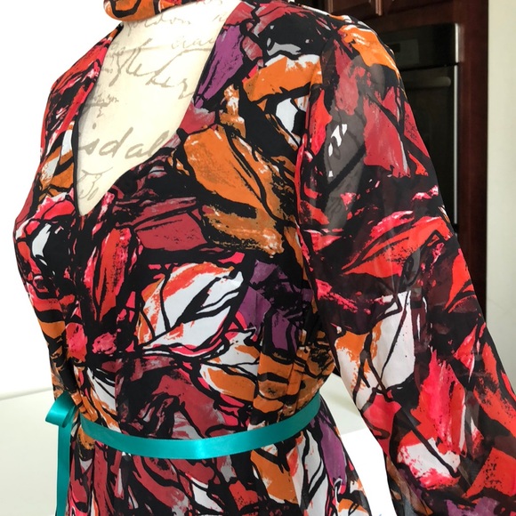 Flattering Gorgeous Tunic Dress with necktie - Picture 2 of 8